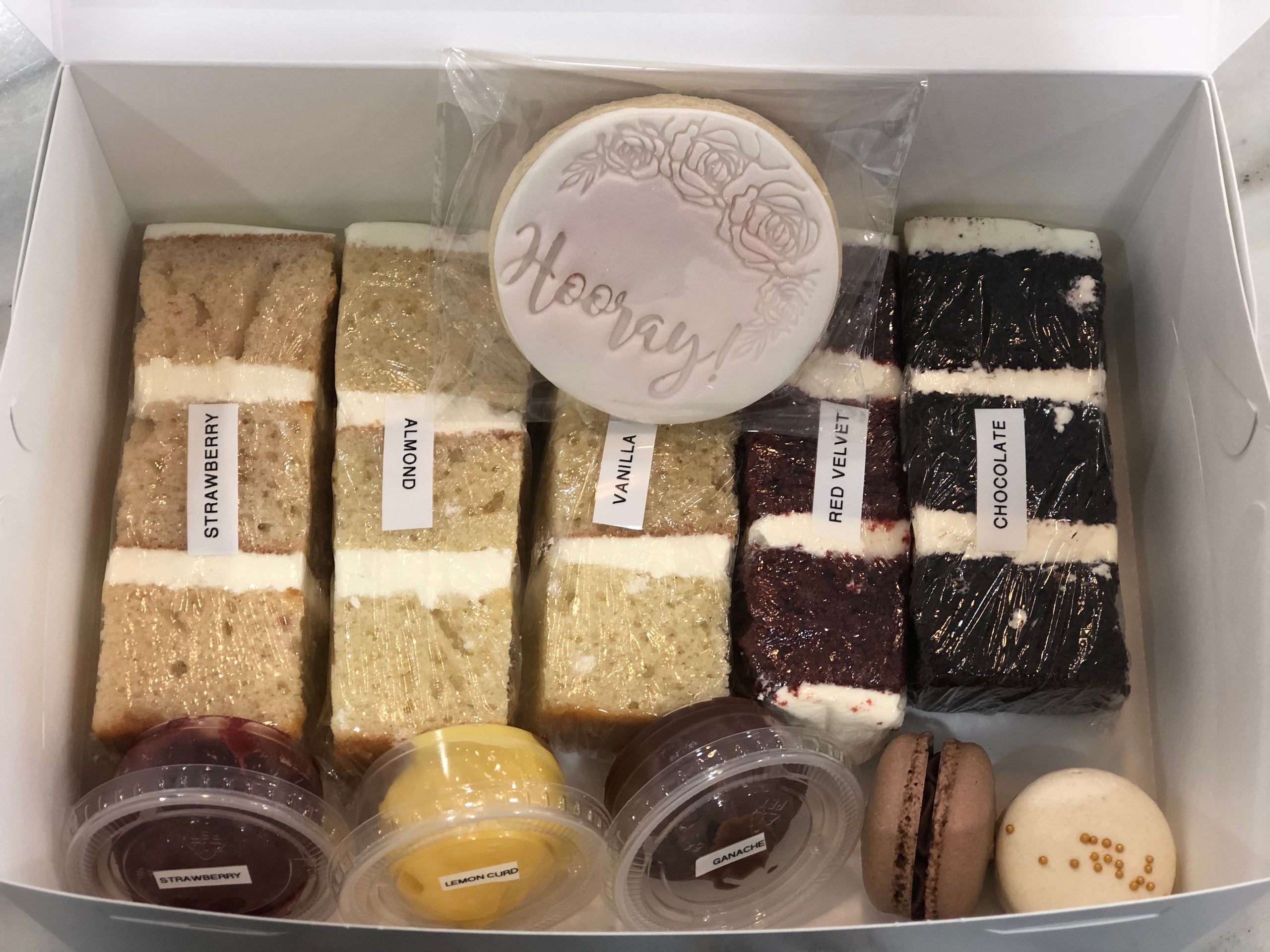 Cake tasting box LoveLee